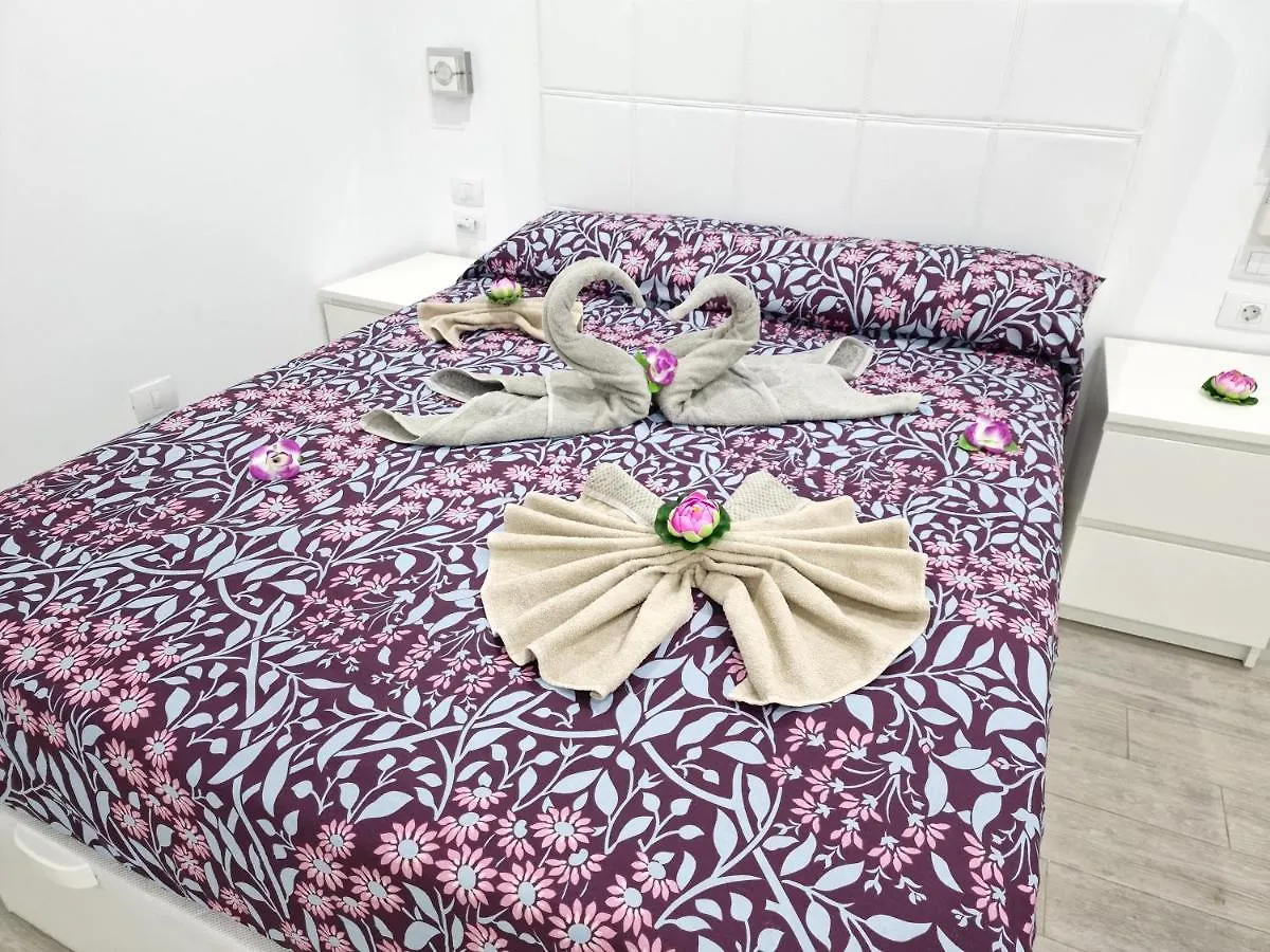 בית נופש לוס כריסטיאנוס Luxury San Marino Apartment & Pool View ספרד